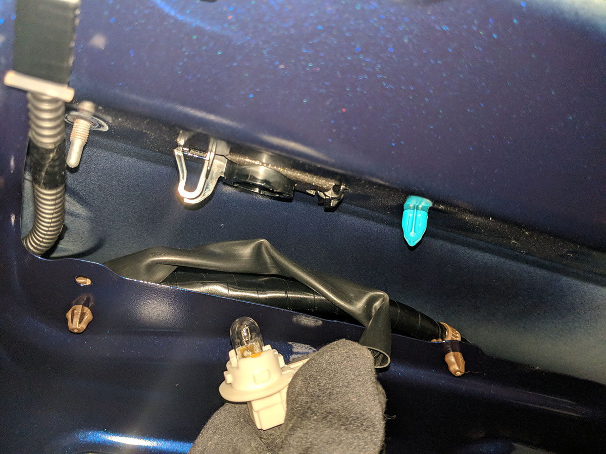 Removing the factory bulb