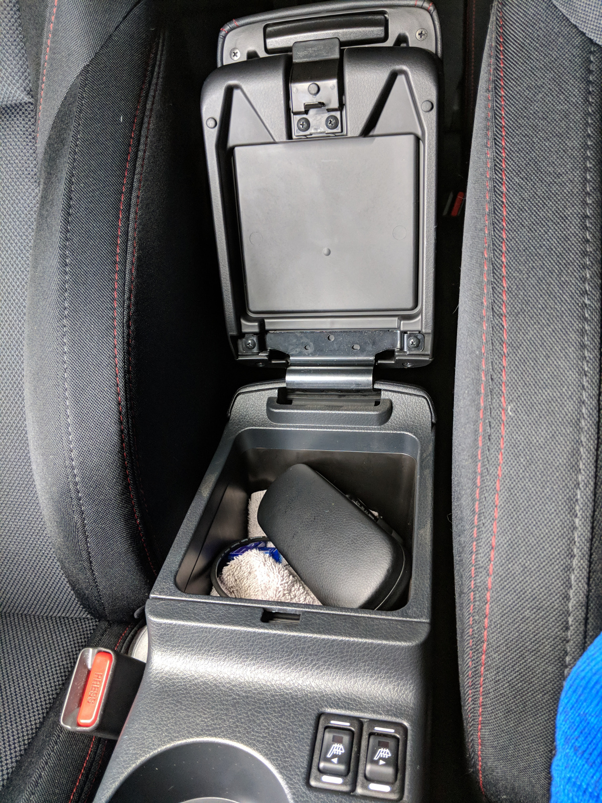 Lower compartment storage