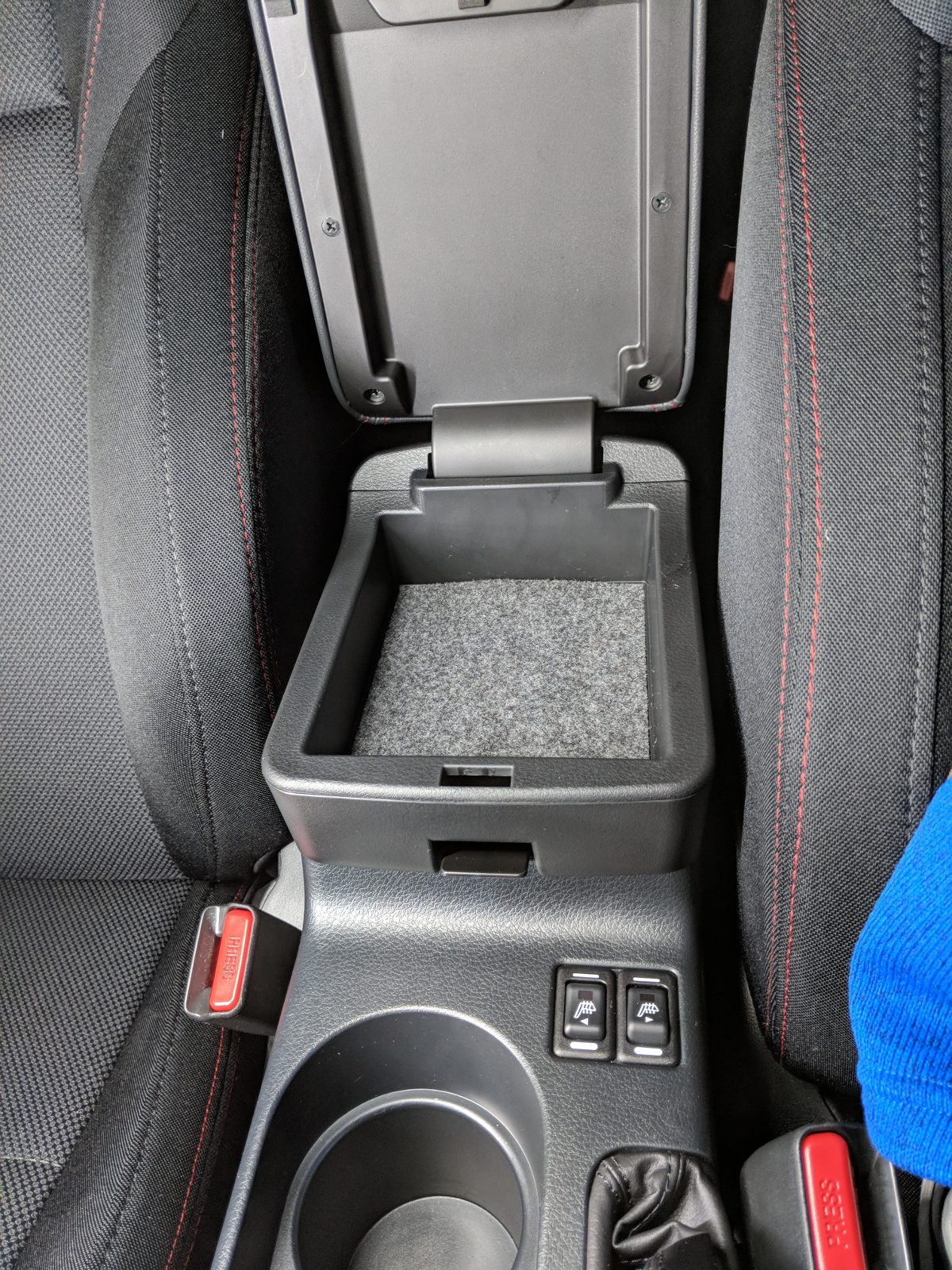 Upper compartment storage